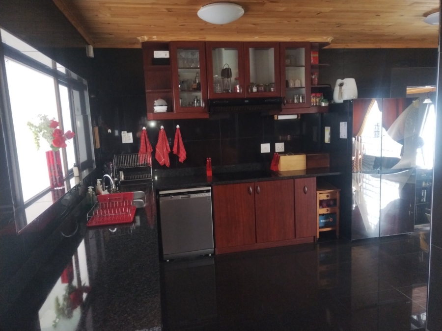 7 Bedroom Property for Sale in Brackenfell Central Western Cape
